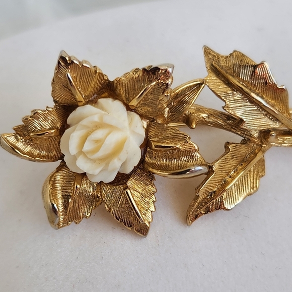 Vintage 2.5" White/Ivory Rose -Gold Plated- Floral Brooch Antique Jewelry - Picture 5 of 7